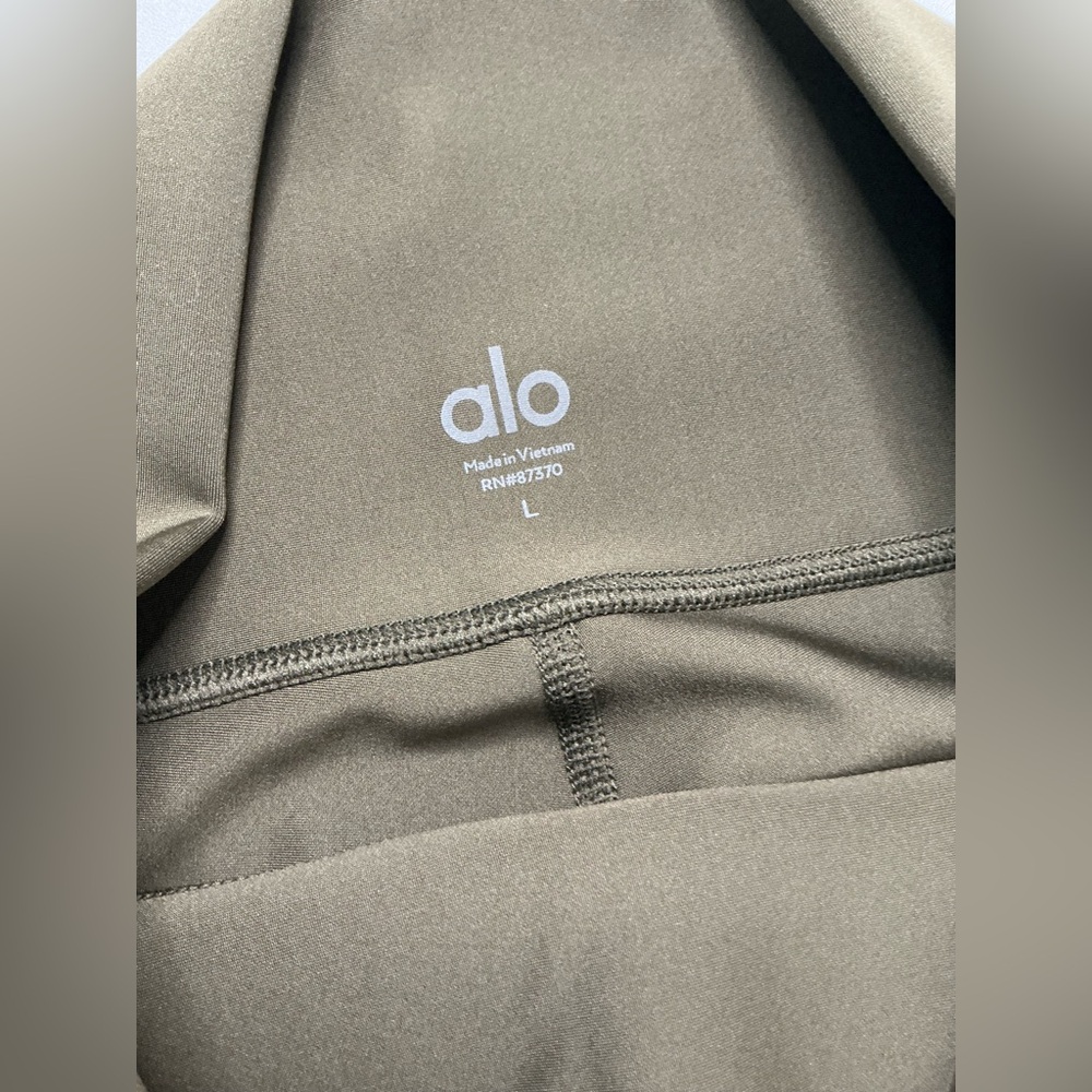 Alo Yoga High Waist 7/8 Airlift Leggings in Dark Olive Size Large - Picture 8 of 10